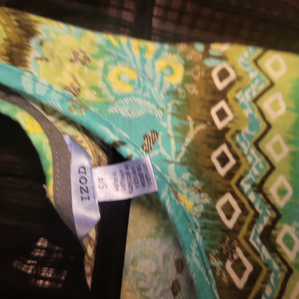 Top - Picture 2 of 3